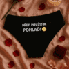 Vášeň a sexy styl spodního prádla s humorným nápisem. Ideální dárek nebo flirtující doplněk.