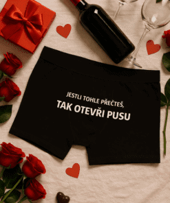 Stylové spodní prádlo s humorným nápisem pro překvapení partnera.