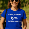 Optima trendy tričko s vtipným nápisem, ideální pro milovníky kávy a humoru.