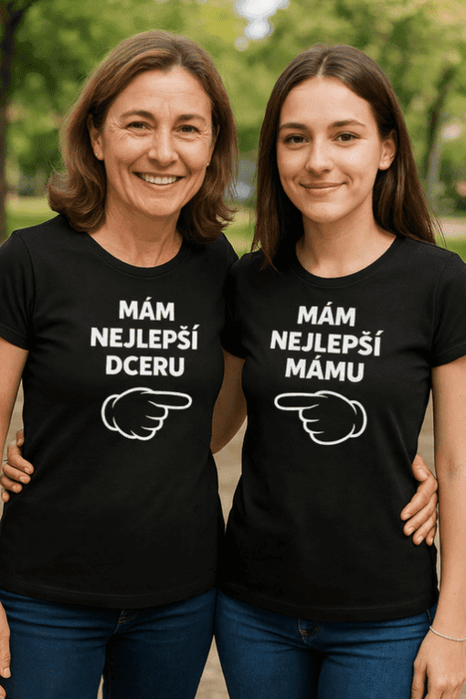 Rozkošná máma s tričkem "Mám nejlepší mámu", ideální dárek pro maminku od dcery nebo syna. Perfektní motivace a podpora.