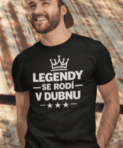 Tričko s nápisem "Legendární se rodí v Dubnu" a korunkou na přední straně, ideální pro fanoušky.