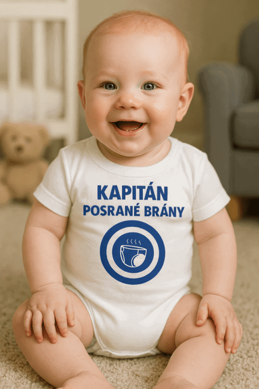 Dítě v tričku s nápisem Kapitán posrané brány a obrázkem, ideální pro dětské oblečení.