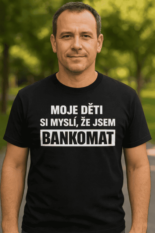 Toto tričko s vtipným nápisem "Moje děti si myslí, že jsem bankomat" je ideální pro rodiče s humorem. Perfektní dárek pro milovníky originálních triček.