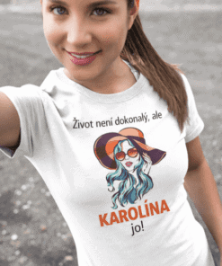 Dámské tričko s motivem a jménem Karolína, ideální pro osobní styl a potěšení.