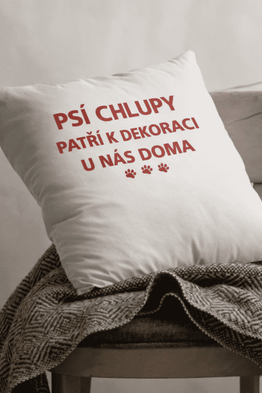 Vlastní polštář s nápisem "Psi chlupy jsou odměna" na pohodlné dekoračním polštáři.