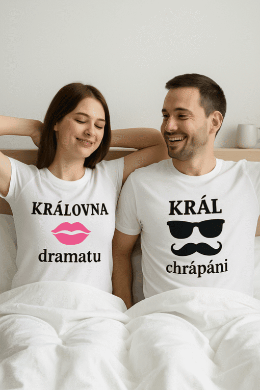 Dámské a pánské trička s nápisy "královna dramatu" a "král chrápání", ideální jako zábavný dárek.