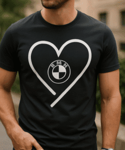 Motivační tričko s BMW logem a srdcem.