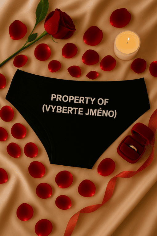 Láskyplné přání, růže, svíčka a snubní prsteny: ideální pro valentýnské překvapení.