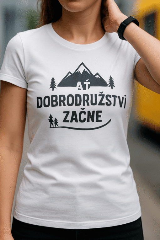 Tričko s potiskem dobrodružství pro outdoorové nadšence. Ideální pro turistiku, kempování a překonávání výzev.