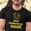 Hasič tričko s potiskem hrdý a ochotný hasič, ideální pro dobrovolné hasiče a fanoušky požární ochrany.