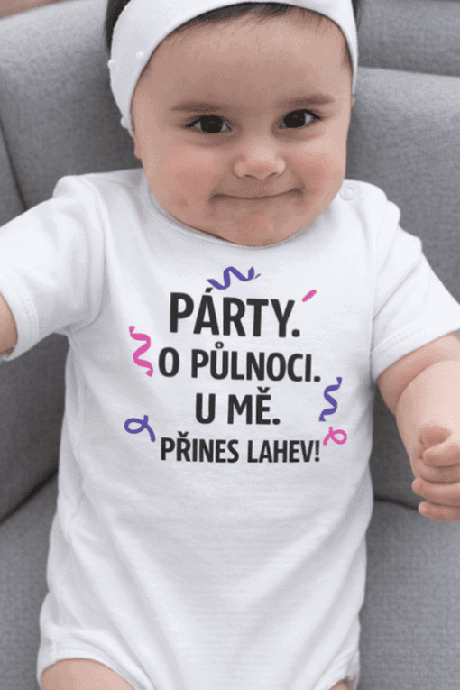 Dětské tričko s potiskem "PÁRTY O PŮLNOCI U MĚ" ideální na oslavy a dětské akce.