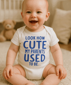 Rozkošné dětské tričko s nápisem, ideální pro děti, stylové a pohodlné.