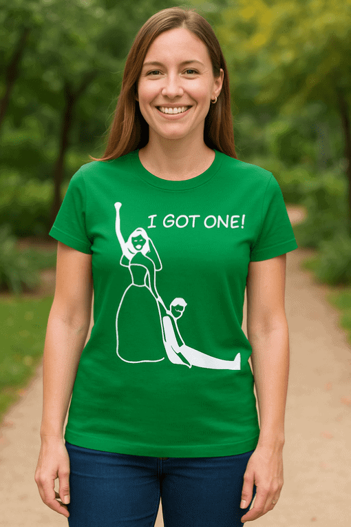 Barevný dámský tričko s potiskem a nápisem I GOT ONE! pro sportovní nebo volnočasové nošení.