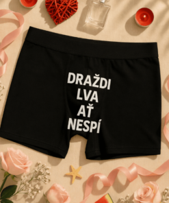 Vtipné pánské spodky draždi lva