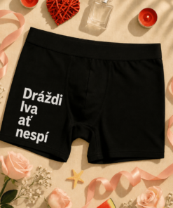 Vtipné pánské spodky dráždi lva ať nespí