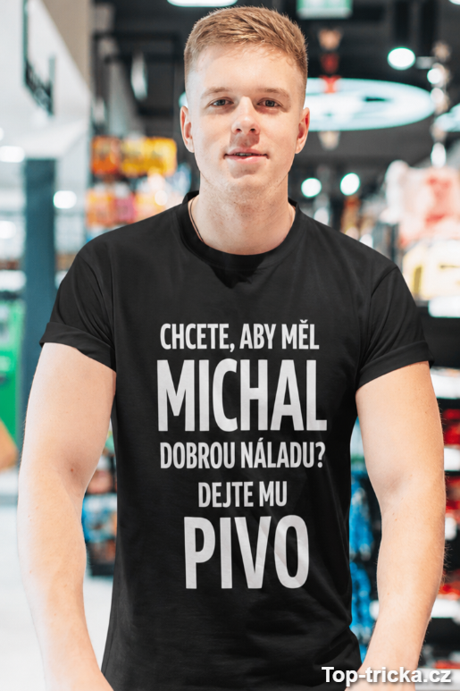 Vtipné tričko dejte mu pivo s vlastním jménem