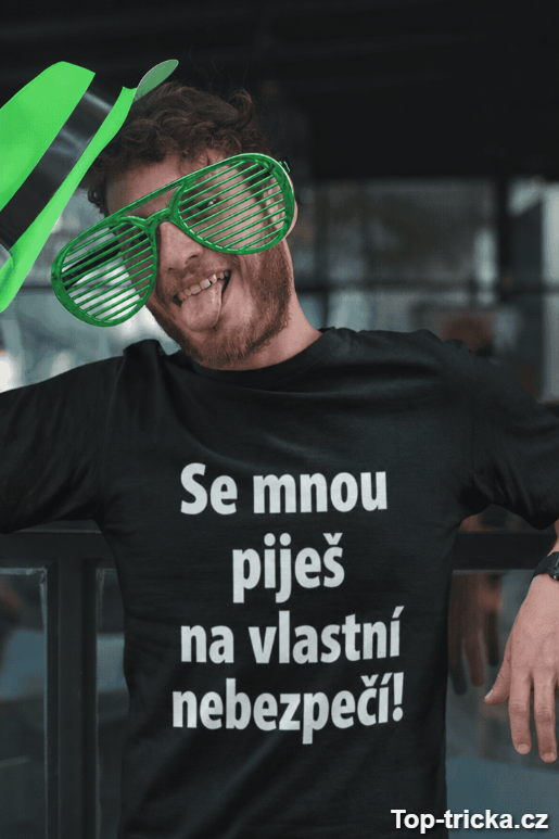 Vtipné tričko piješ na vlastní nebezpečí