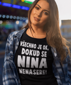 Vtipné tričko všechno je ok s vlastním jménem