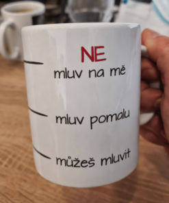 Vtipný hrnek nemluv na mě