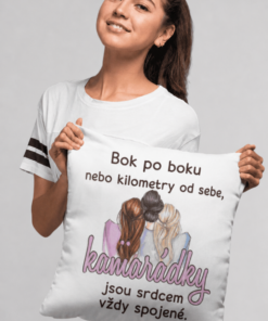 Vtipný polštář kamarádky spojené v srdci