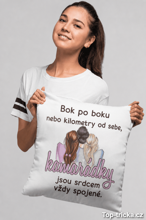 Vtipný polštář kamarádky spojené v srdci