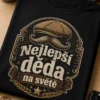 Vintage tričko s emblémem, knírem a bekovkou a nápisem Nejlepší děda na světě
