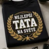Pánské tričko s nápisem Nejlepší táta na světě v retro badge stylu s vavřínem a hvězdou.